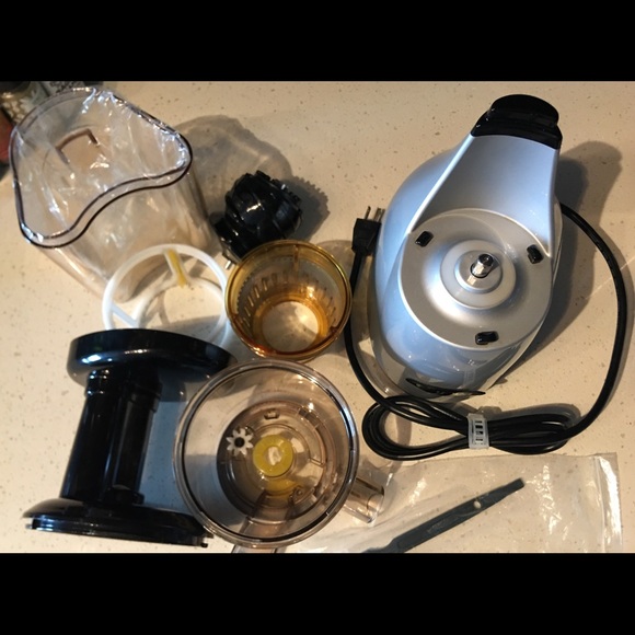 Omega Vert Juicer Low Speed VRT350 9 Pieces in Box - Picture 3 of 5